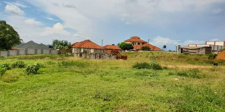 35 decimals plot of land for sale in Kyanja at 400m