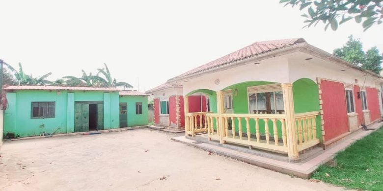 3 bedrooms house for sale in Bweyogerere Kirinya 14 decimals at 150m