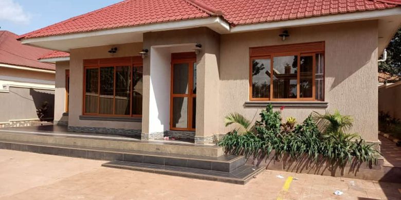 4 bedrooms house for sale in Gayaza Naalya 300m