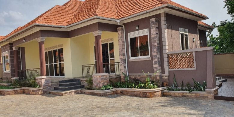 4 bedrooms house for sale in Kisaasi 630m