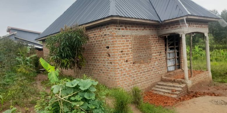 2 bedrooms house for sale in Kihogo Mbarara 50m shillings