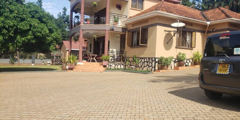 5 bedrooms house for sale in Kyambogo 25 decimals at 1.2 Billion Shillings