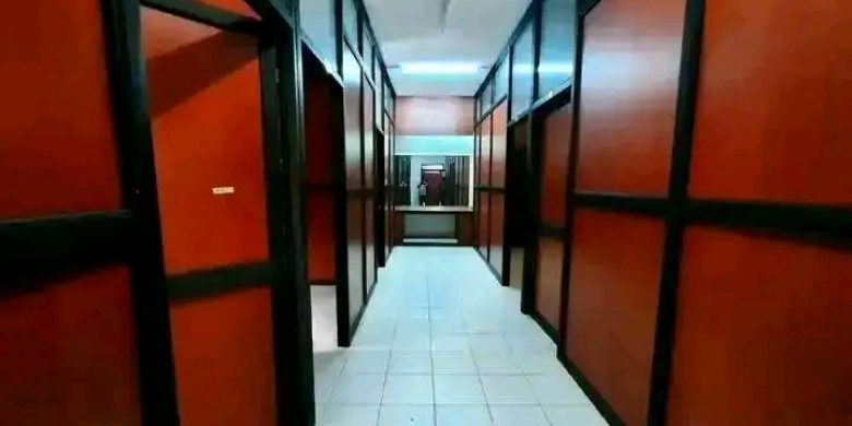 15 rooms office for rent in Kololo at 6,000 USD