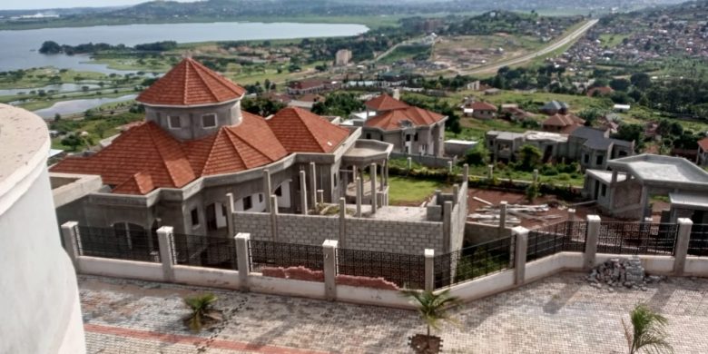 7 bedrooms lake view house for sale in Kigo on half acre at 600,000 USD