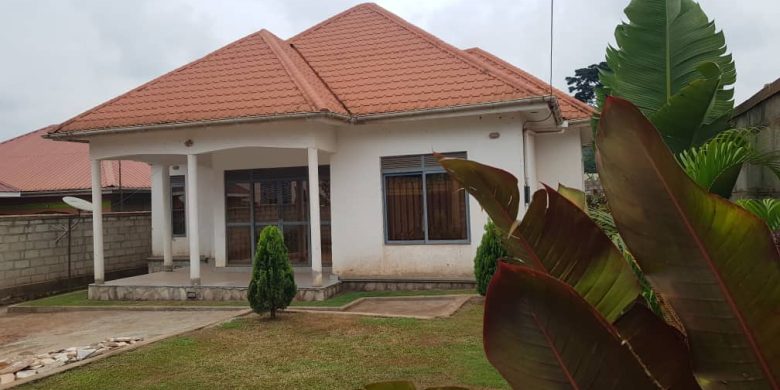 3 bedrooms house for sale in Kitende Mazzi at 160m