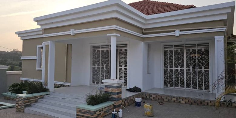 3 bedrooms house for sale in Nabbingo Masaka Road at 400m