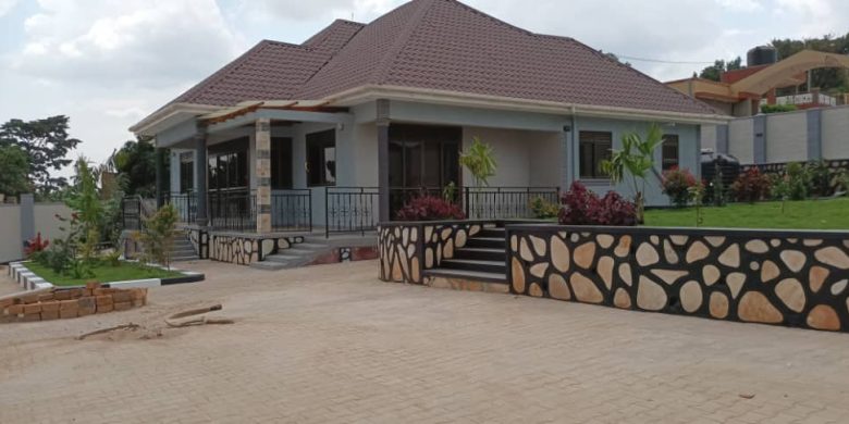 5 bedrooms house for sale in Gayaza town 25 decimals at 380m