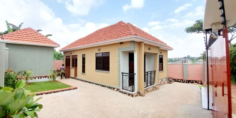 2 bedrooms house for sale in Kira Nsasa at 180m