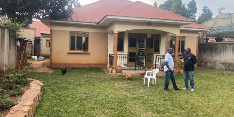 3 bedrooms house for sale in Katabi Entebbe at 250m