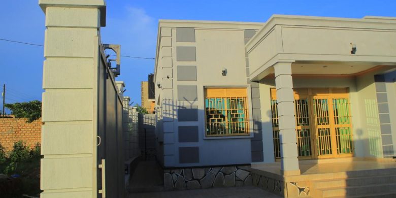 3 bedrooms house for sale in Entebbe town at 350m