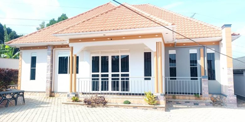 4 bedrooms house for sale in Namugongo Kiwango at 240m