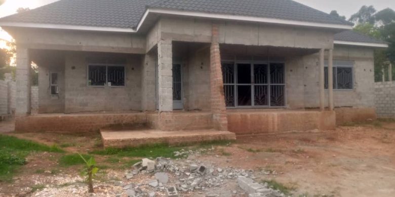 4 bedrooms shell house for sale in Kira Kitukutwe at 350m