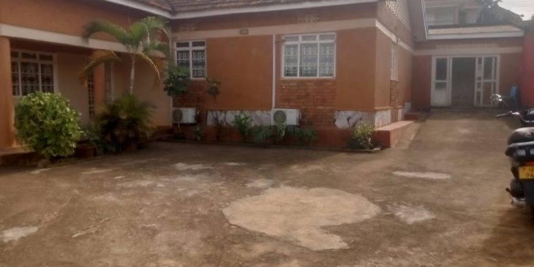 4 bedrooms house for sale in Ntinda Ministers Village at $200,000