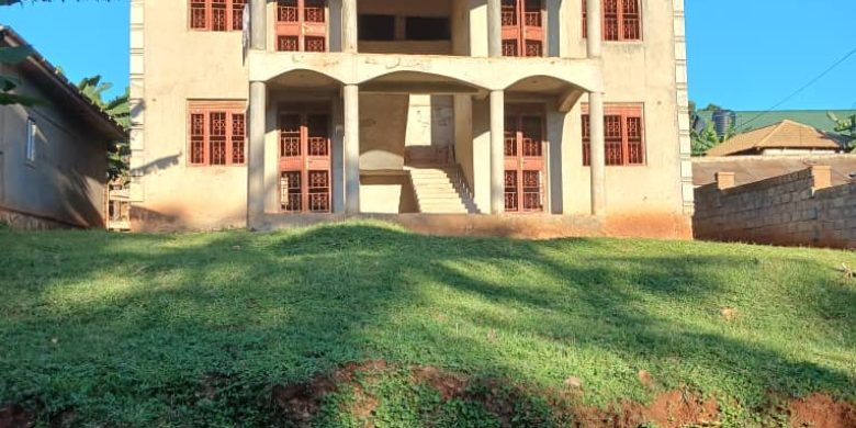 4 units apartment block for sale in Kawempe at 340m
