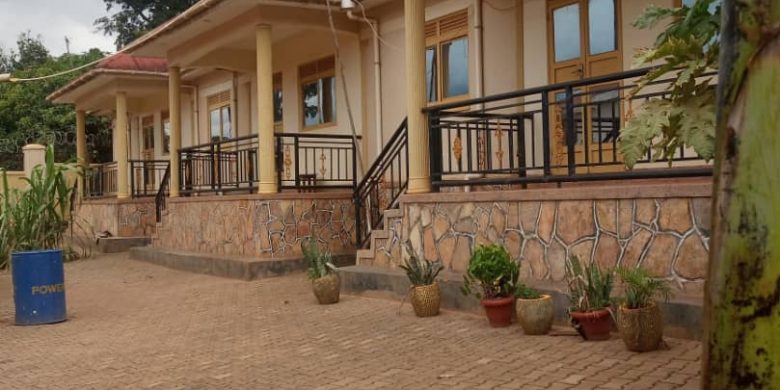 5 rental units for sale in Nsangi, Masaka Road 200m