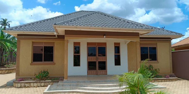beautiful 4 bedrooms house for sale in Jogo Namugongo 240m