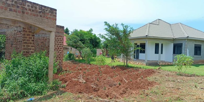 shell house on sale in Mukono Namayiba of 3 bedrooms 30m