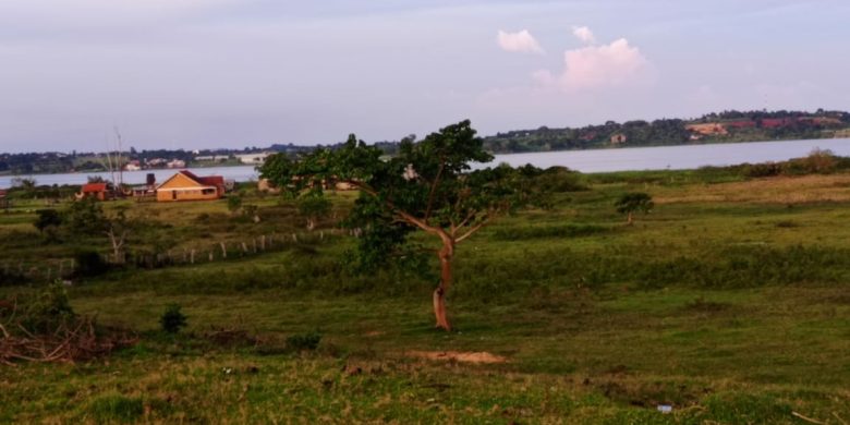 6 acres of land touching Lake Victoria in GARUGA ENTEBBE ROAD