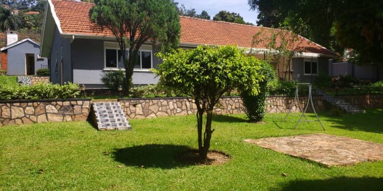4 bedrooms house in Muyenga on sale on half acre at $50,000