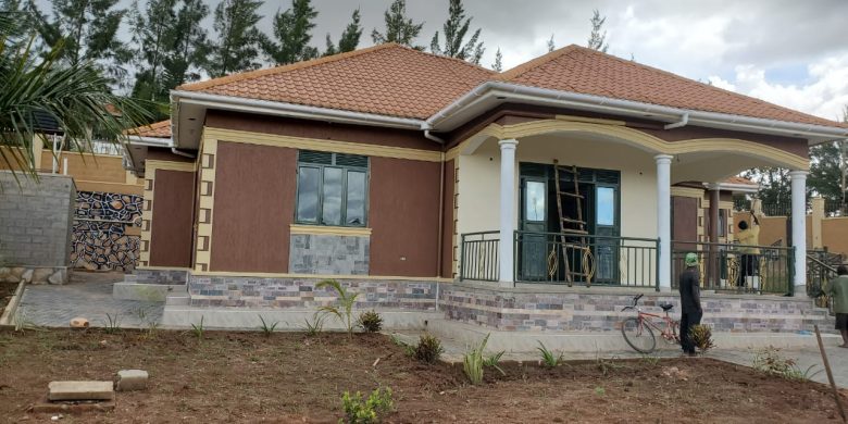 4 Bedrooms House For Sale In Gayaza Naalya 30 Decimals At 500m