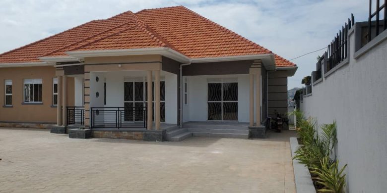 4 Bedrooms House For Sale In Kitende 18 Decimals At 700m
