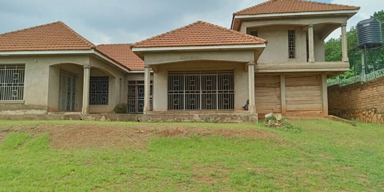 4 Bedrooms House For Sale In Bweyogerere Near UNBS 26 Decimals At 470m