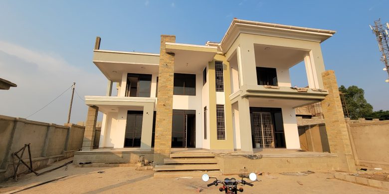 6 Bedrooms House For Sale In Kyanja Hill 17 Decimals At 1.6 Billion Shillings