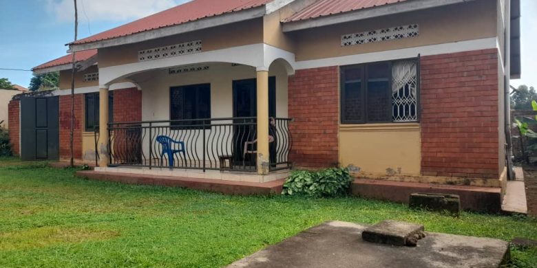 5 Rental Units For Sale In Kisubi Entebbe 1.8m Monthly At 220m