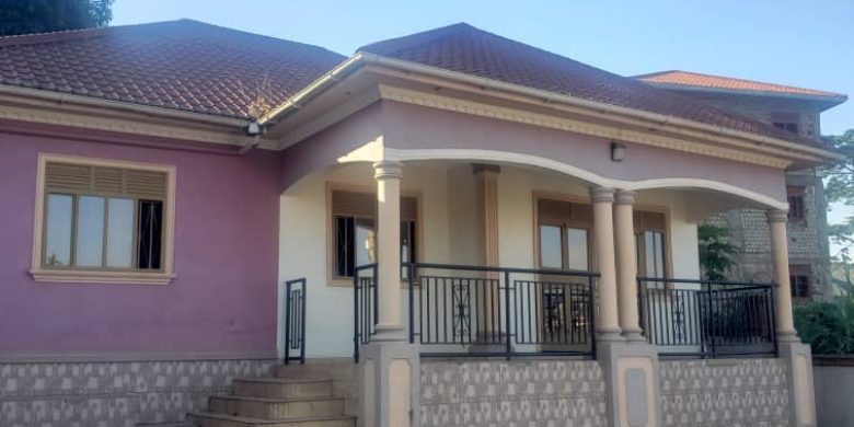 3 Bedrooms House For Sale In Kitende 12 Decimals At 270m