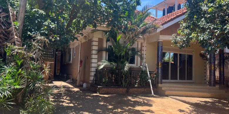 4 Bedrooms House For Rent In Muyenga At $1,200 Per Month