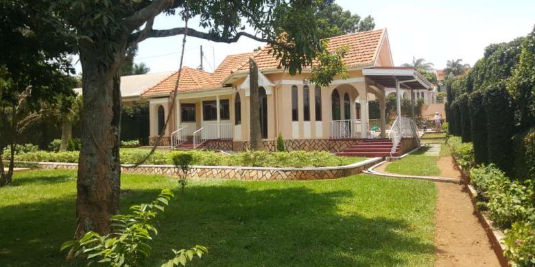 3 Bedroom Standalone House For Rent In Munyonyo $1,500 Per Month