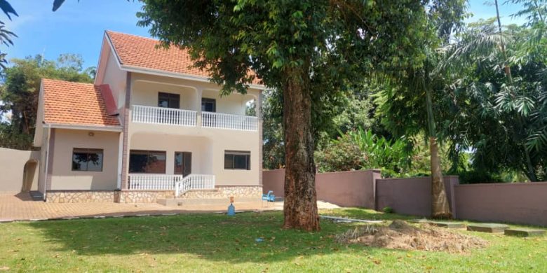 3 Bedrooms House For Rent In Bunga Kampala 1,300 USD Per Month